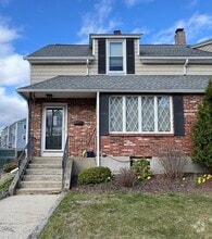 Building Photo - 320 Crescent St
