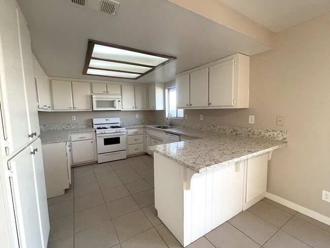 Building Photo - 8925 Satinwood Ave