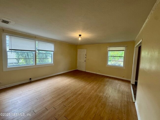 Foto del edificio - 2649 Lake Shore Blvd