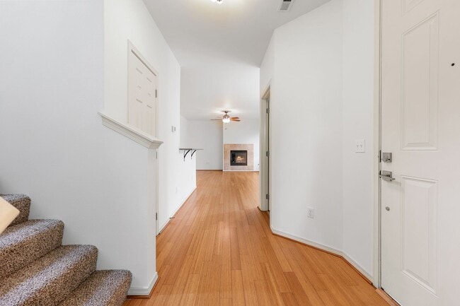 Building Photo - 7601 Rushmore Way NE