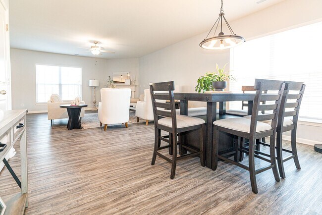 Foto del edificio - Spacious 4-Bedroom, 2.5-Bath Home for Rent...