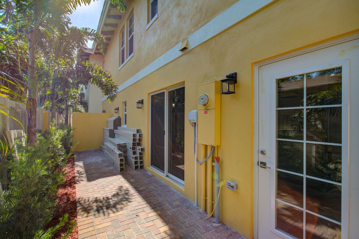 Primary Photo - Bermuda Cay Townhomes