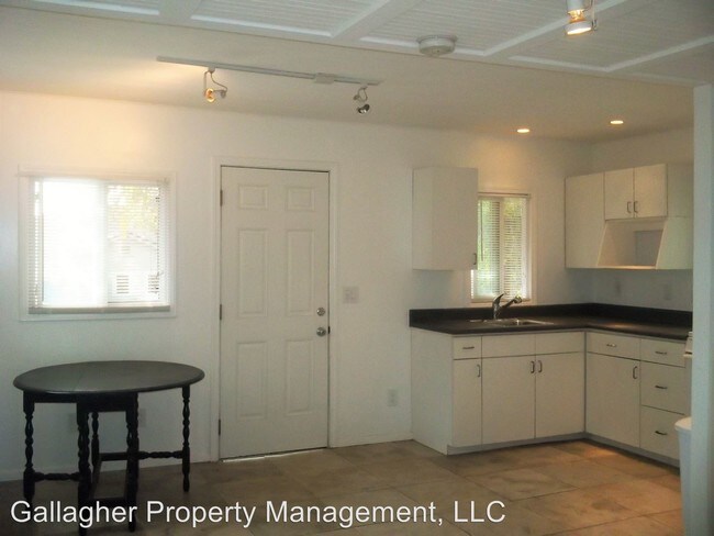 Building Photo - 824 Buena Vista Dr