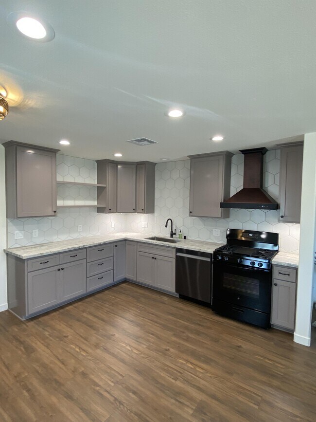 Building Photo - 102 Brentwood Dr