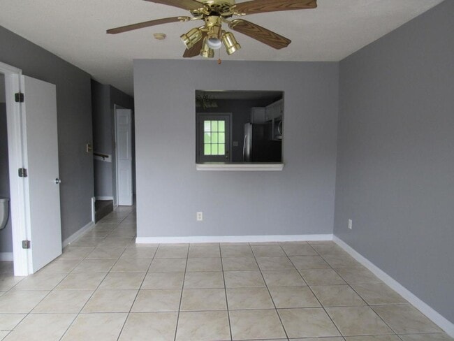 Building Photo - 1073 W Pueblo Dr