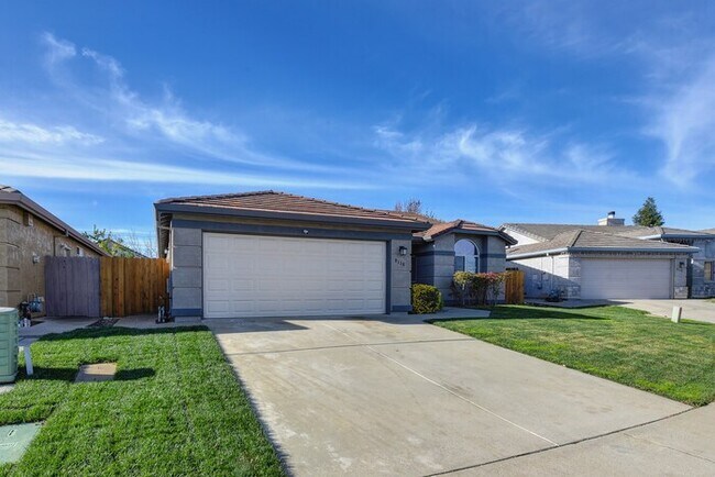 Building Photo - Beautiful 3 bedroom, 2 bath Home in Laguna...