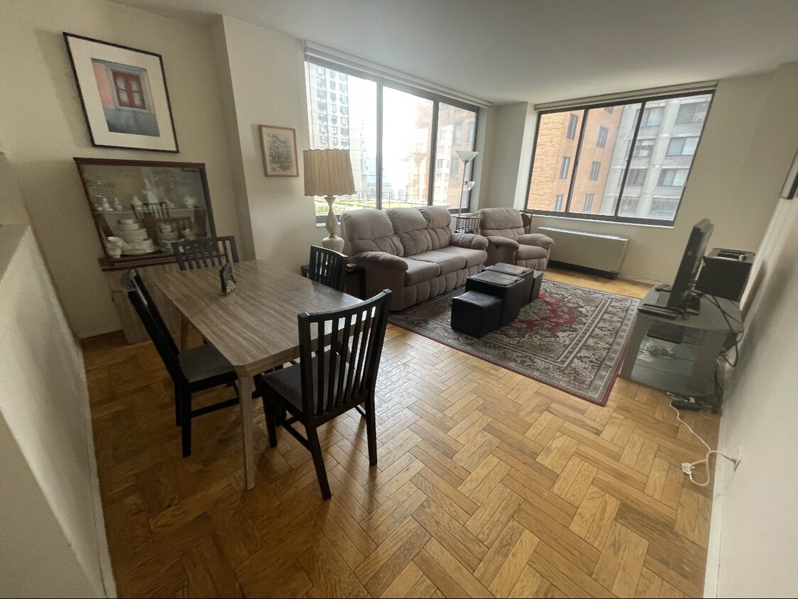 Foto principal - 62 W 62nd St