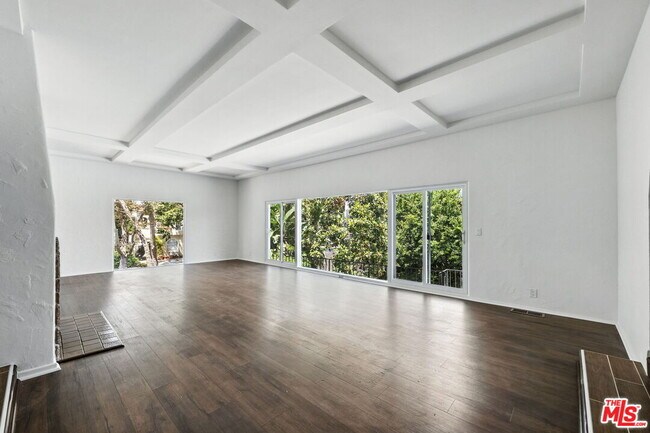 Foto del edificio - 100 N Mansfield Ave