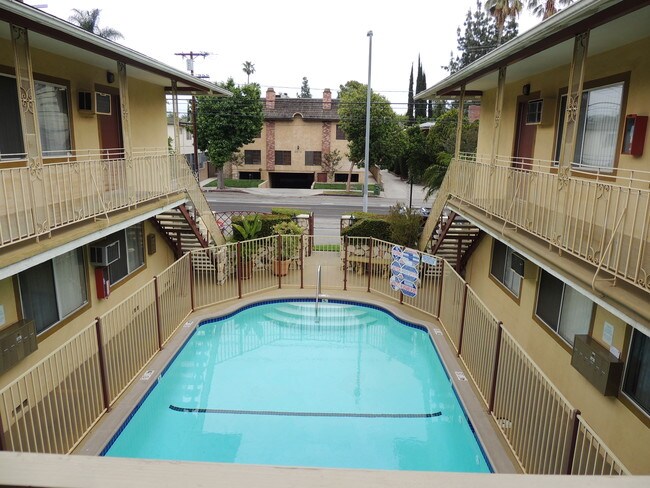 Foto del edificio - 5911 Whitsett Ave