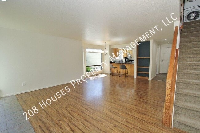 Building Photo - Premier End-Unit Condo in River Run
