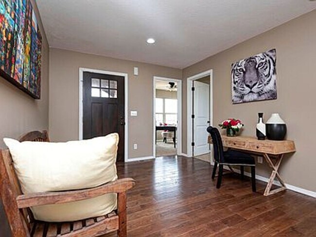 Foto del edificio - Luxury, Location, and Convenience.