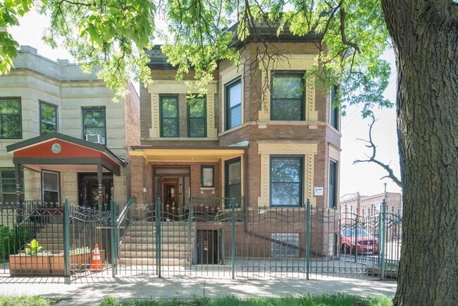 Building Photo - 2758 N Richmond St