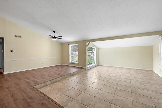 Foto del edificio - 2239 Fairgreen Dr