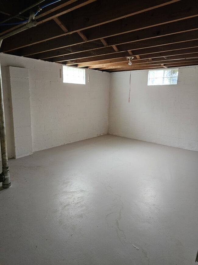 Building Photo - 1124 Mccarley Dr W