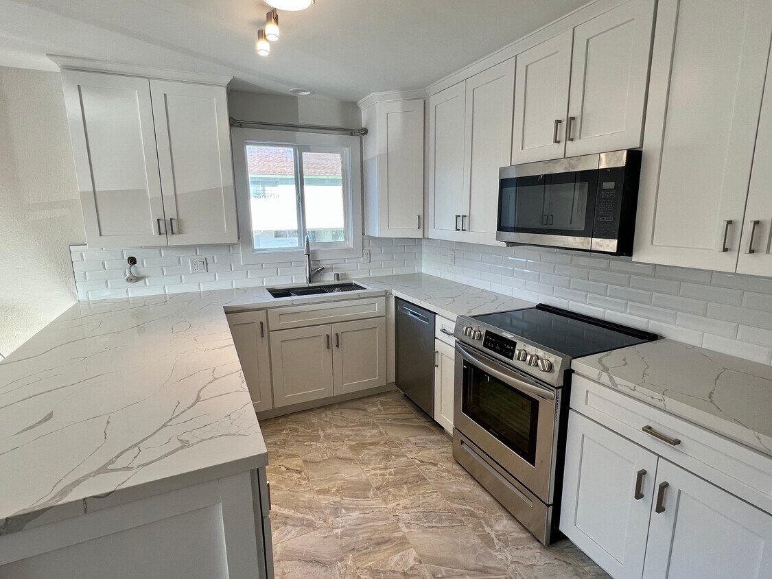 Kitchen - 1222 Alturas Rd