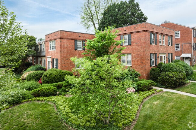 Building Photo - Arlington Village