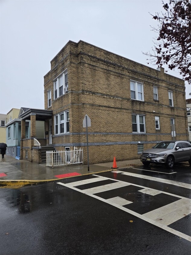 Foto principal - 540 61st St