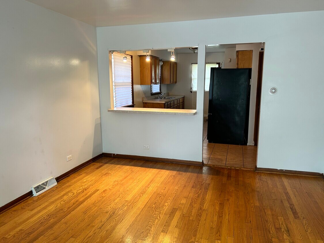 Primary Photo - 1306 W 111th Pl