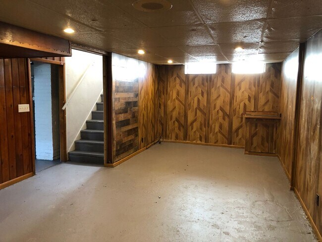 Building Photo - 3/1 in Garfield Heights