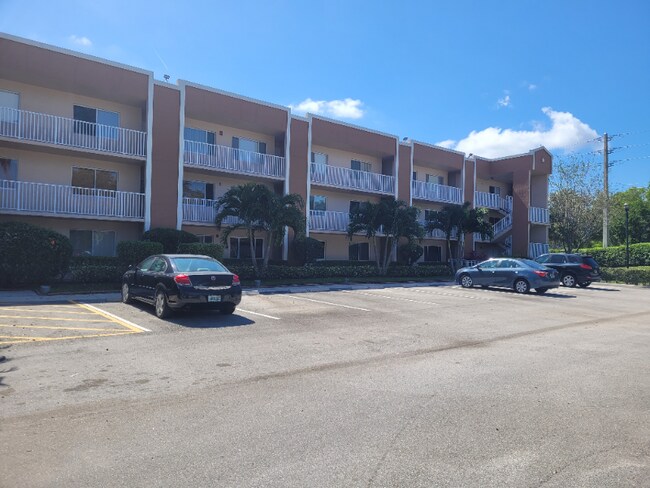 Foto del edificio - 7136 S Devon Dr