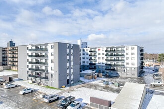 Building Photo - 45 Greenbrae Circuit