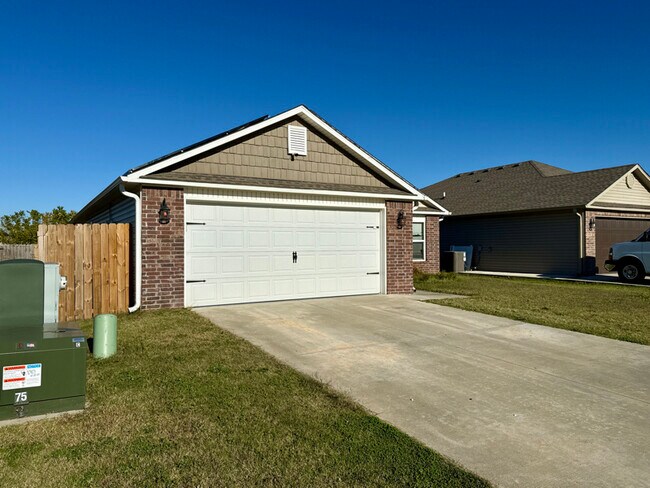 Foto del edificio - 530 Woodcreek Lp