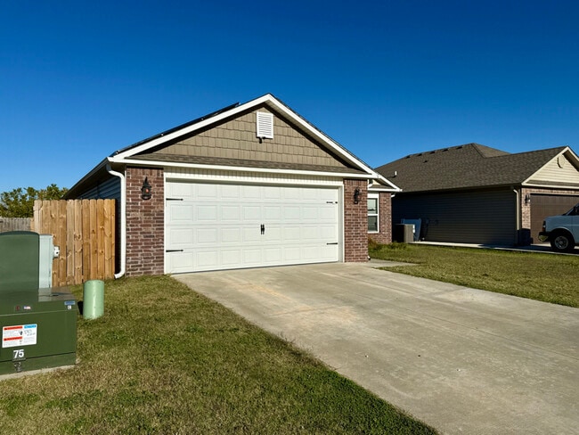 Photo - 530 Woodcreek Lp House