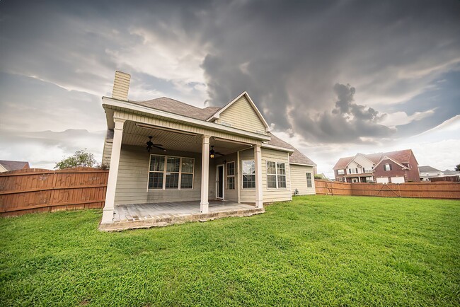 Building Photo - Beautiful home available today!