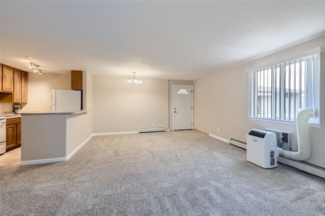 Foto del edificio - Top-floor, 2-bed 1-bath condo located near the highly desirable Old Town Arvada!