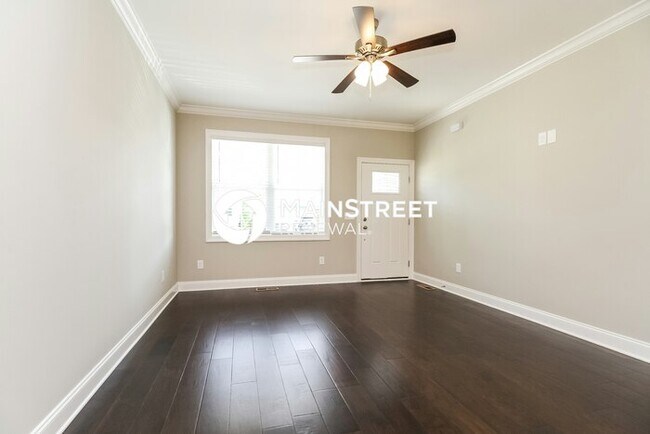 Building Photo - 3 Bedroom Pet-Friendly Home in Hendersonville, TN with Main Street Renewal