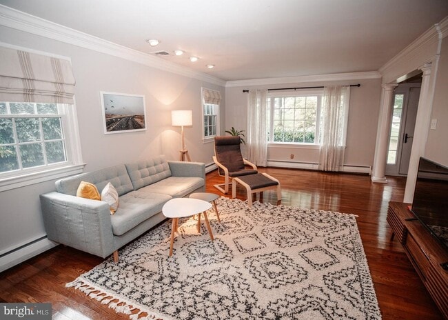 Building Photo - 635 Vassar Rd