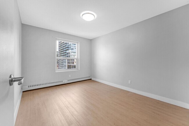 Building Photo - 145 York St