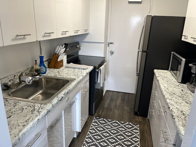 Foto del edificio - Beautiful one bedroom condo. Fully furnish...