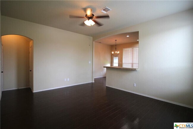 Foto del edificio - 501 Creekside Cir