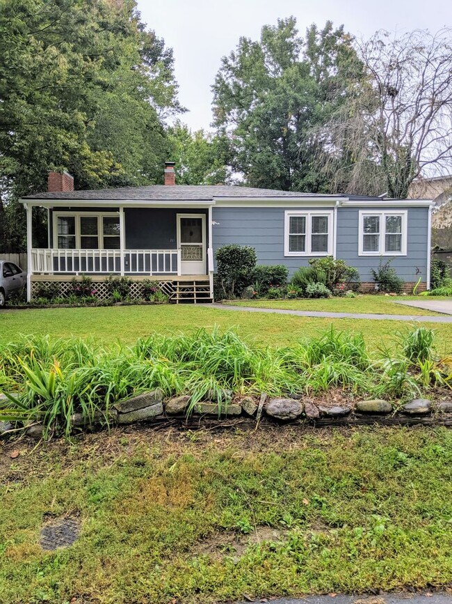 Foto del edificio - Fabulous Black Mountain Location!