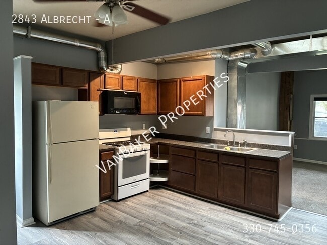 Building Photo - 2843 Albrecht-A