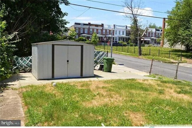 Building Photo - 422 Lyndhurst St