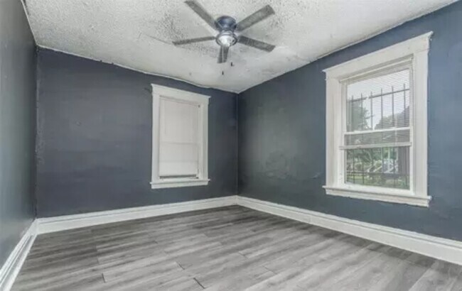 Foto del edificio - 5410 Emerson Ave