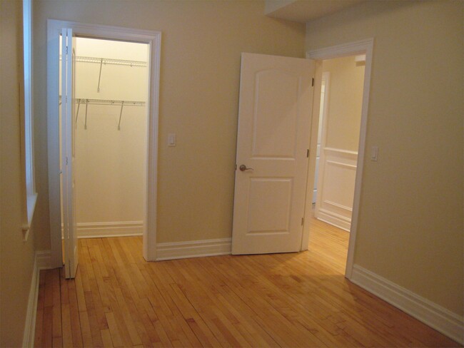 Building Photo - 3824 N Drake Ave