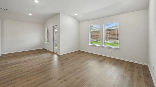 Foto del edificio - Beautiful new 4-bedroom, 2-bath home with an open floor plan, granite kitchen, two-car garage, an...