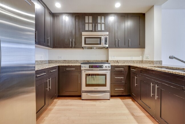 Building Photo - 1125 Maxwell Ln