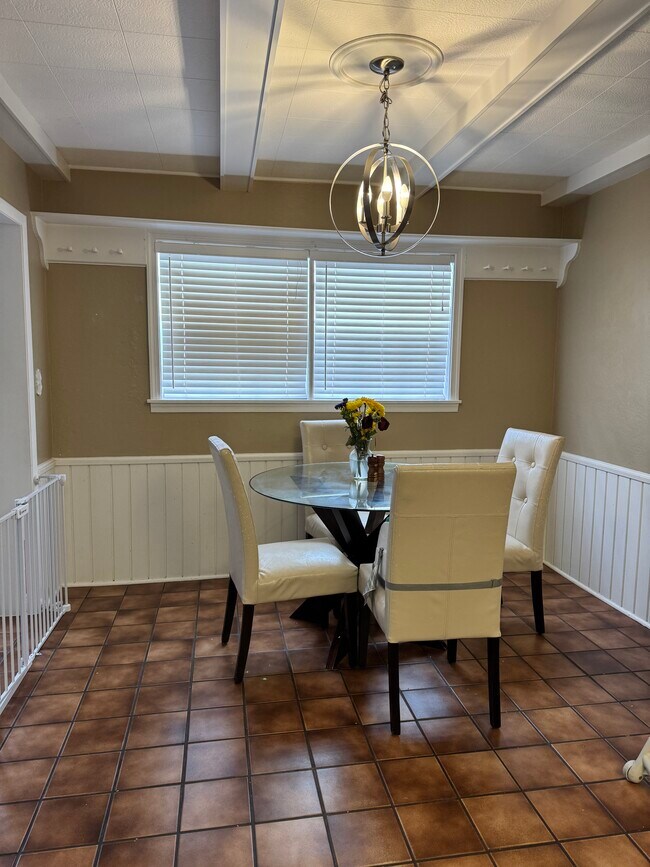 Foto del edificio - 4411 Arbor Way