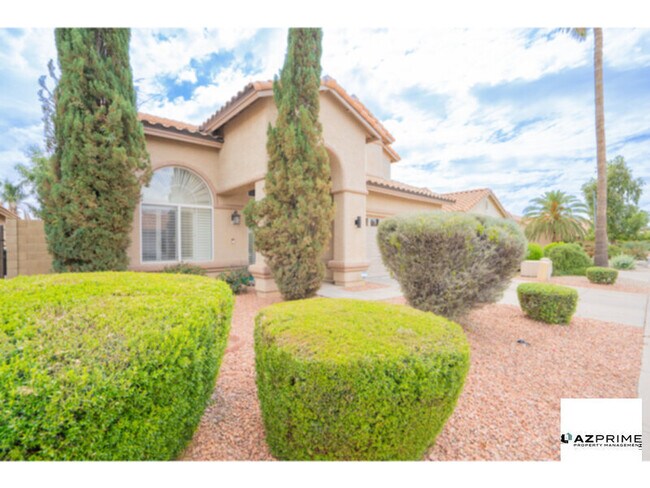 Foto del edificio - This charming and spacious 4/2.5 single family Phoenix house is perfect for comfortable living!