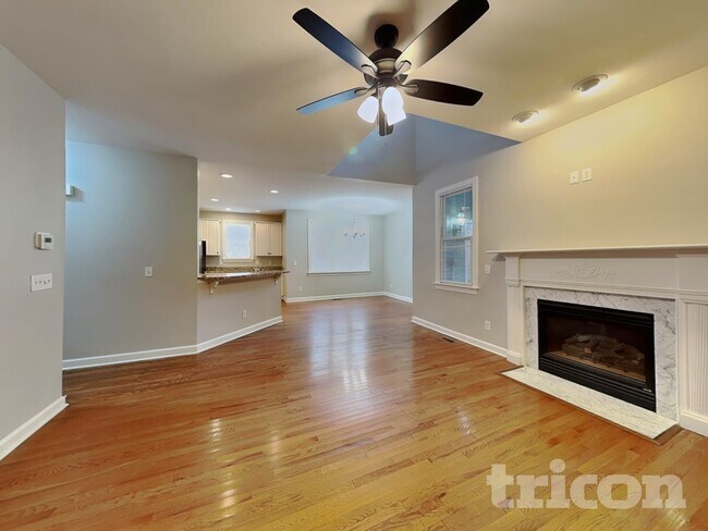 Foto del edificio - 10301 Sorrills Creek Ln