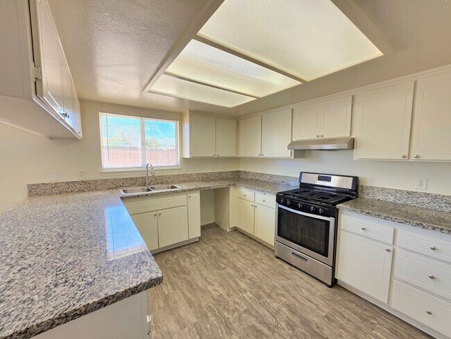 Foto del edificio - 20325 Airway Blvd