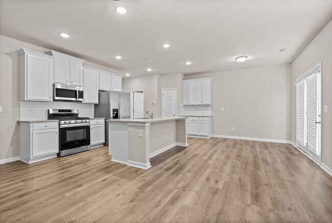 Foto del edificio - 3 BEDROOM TOWNHOME IN OAKWOOD!