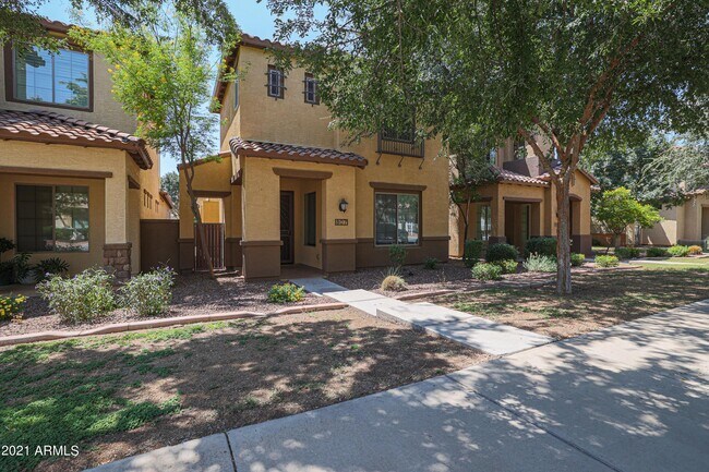 Building Photo - 807 W Village Pkwy