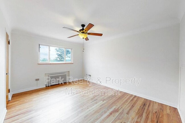 Photo - 733 E 2nd Ave #304 House