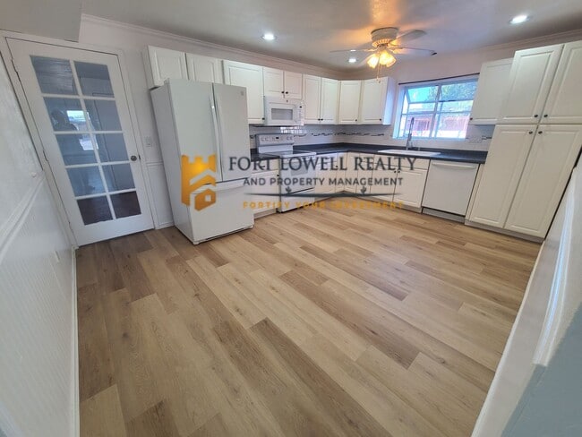 Building Photo - Beautiful 2 bedroom 2 bathroom home!