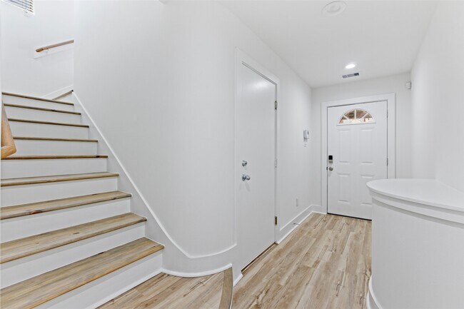 Foto del edificio - 5941 S Loop E